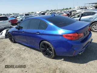 2018 BMW M5 z VIN WBSJF0C51JB282030, wystawiony jako Copart lot #54773835 z przebiegiem 44 046 mil mil oraz Szkody całkowita. Historia ofert i sprzedaży dostępna na DreamBid. Obrazek 2.