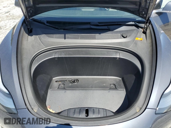 2019 Tesla Model 3 Mid Range z VIN 5YJ3E1EA7KF397524, wystawiony jako Copart lot #52696585 z przebiegiem 82 995 mil mil oraz Szkoda całkowita • Salvage title. Historia ofert i sprzedaży dostępna na DreamBid. Obrazek 12.