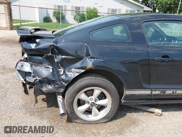 2007 Ford Mustang GT Deluxe with VIN 1ZVFT82H275230619, listed as a IAAI auction lot 42478109 with 129,201 mi miles and . Bid and sale history available at DreamBid. Image 18.
