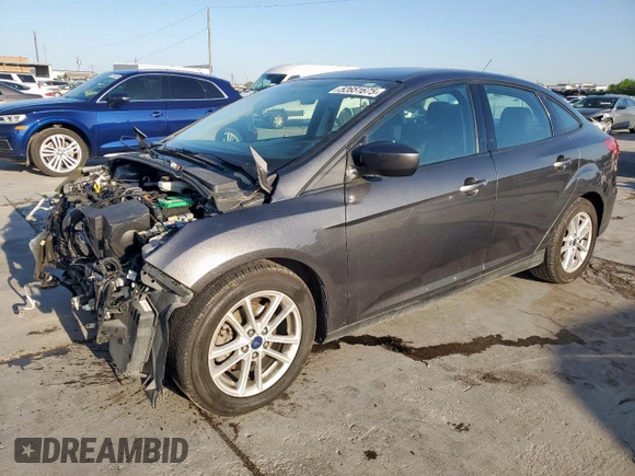 2018 Ford Focus SE z VIN 1FADP3F2XJL256272, wystawiony jako Copart lot #52651675 z przebiegiem 37 897 mil mil oraz Szkody całkowita. Historia ofert i sprzedaży dostępna na DreamBid. Obrazek 1.
