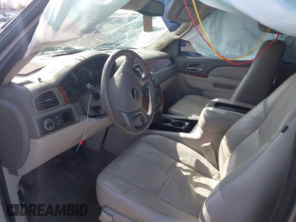 2013 Chevrolet Tahoe LT z VIN 1GNSCBE06DR106384, wystawiony jako IAAI lot #41574274 z przebiegiem 168 655 mil mil oraz . Historia ofert i sprzedaży dostępna na DreamBid. Obrazek 5.