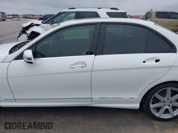 2014 Mercedes-Benz C 250 Sport с VIN WDDGF4HB0EA958816, выставлен на аукционе IAAI как лот 42150390 с пробегом 89 358 миль миль и . История ставок и продаж доступна на DreamBid. Изображение 15.
