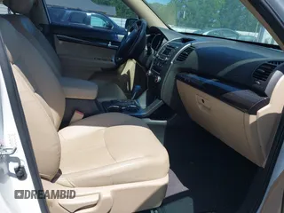 2011 Kia Sorento EX z VIN 5XYKU4A23BG041627, wystawiony jako IAAI lot #42409457 z przebiegiem Nie podano mil oraz . Historia ofert i sprzedaży dostępna na DreamBid. Obrazek 5.