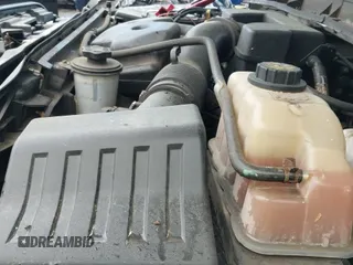 2013 Ford F-250 XL z VIN 1FT7W2B66DEB10358, wystawiony jako IAAI lot #42225221 z przebiegiem 289 798 mil mil oraz . Historia ofert i sprzedaży dostępna na DreamBid. Obrazek 19.