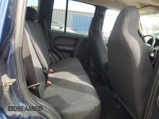 2004 Jeep Liberty Sport with VIN 1J4GL48K34W198928, listed as a Copart auction lot 54298735 with 121,641 mi miles and Non Repairable. Bid and sale history available at carsss.com. Image 11.