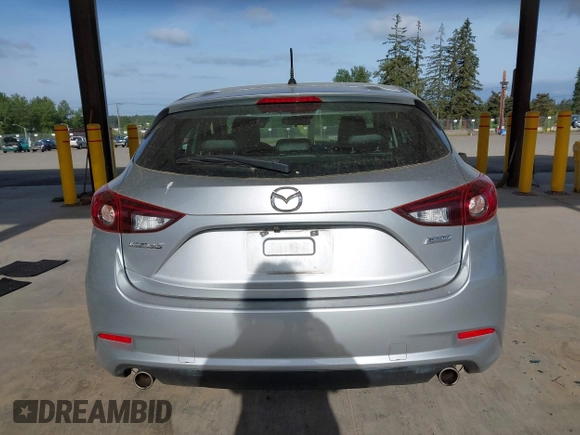 2018 Mazda 3 Touring z VIN 3MZBN1L37JM201797, wystawiony jako IAAI lot #42258756 z przebiegiem 80 593 mil mil oraz . Historia ofert i sprzedaży dostępna na DreamBid. Obrazek 16.