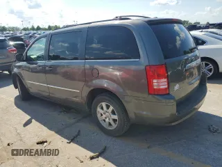 2010 Chrysler Town & Country Touring z VIN 2A4RR5D11AR301021, wystawiony jako Copart lot #61677465 z przebiegiem 173 211 mil mil oraz Czysty tytuł • Clean title. Historia ofert i sprzedaży dostępna na DreamBid. Obrazek 2.