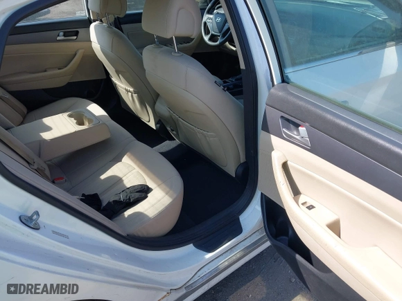 2017 Hyundai Sonata Hybrid SE with VIN KMHE24L1XHA058355, listed as a IAAI auction lot 42114412 with 245,282 mi miles. Bid and sale history available at carsss.com. Image 8.
