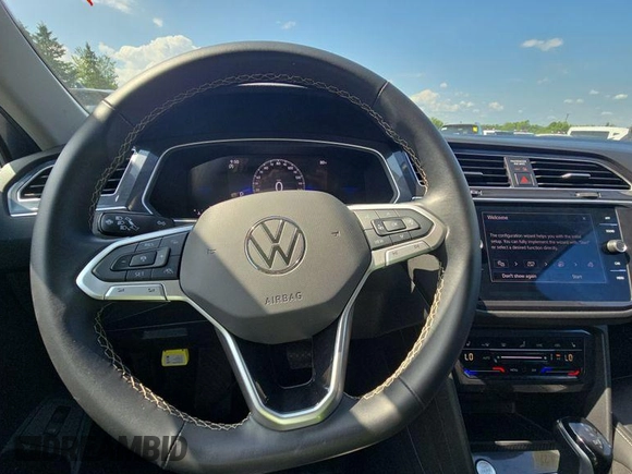 2024 Volkswagen Tiguan SE z VIN 3VV3B7AX3RM106966, wystawiony jako IAAI lot #42809081 z przebiegiem 32 302 mil mil oraz . Historia ofert i sprzedaży dostępna na DreamBid. Obrazek 3.