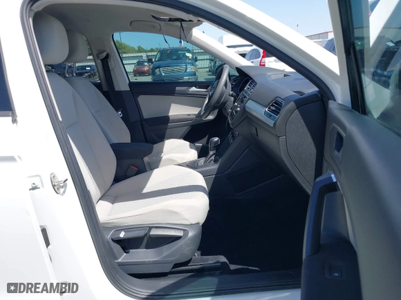 2021 Volkswagen Tiguan S with VIN 3VV1B7AX1MM010320, listed as a IAAI auction lot 41851472 with 45,526 mi miles. Bid and sale history available at carsss.com. Image 5.