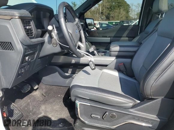 2022 Ford F-150 Lightning Pro z VIN 1FT6W1EV6NWG01209, wystawiony jako Copart lot #45301935 z przebiegiem 25 141 mil mil oraz Szkody całkowita. Historia ofert i sprzedaży dostępna na DreamBid. Obrazek 7.