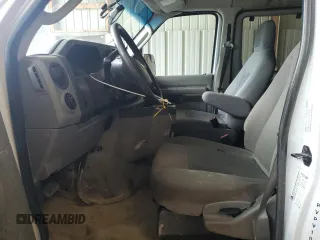 2014 Ford Econoline Passenger XL z VIN 1FBSS3BL1EDA92915, wystawiony jako Copart lot #56422285 z przebiegiem 164 704 mil mil oraz Tytuł czysty. Historia ofert i sprzedaży dostępna na DreamBid. Obrazek 7.