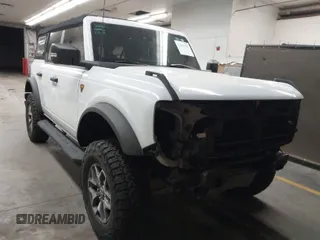 2021 Ford Bronco z VIN 1FMEE5DP2MLA94460, wystawiony jako IAAI lot #41615753 z przebiegiem 43 808 mil mil oraz . Historia ofert i sprzedaży dostępna na DreamBid. Obrazek 1.