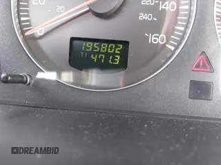 2004 Volvo V70 XC70 with VIN YV1SZ59H541135280, listed as a IAAI auction lot 41689647 with 195,802 mi miles. Bid and sale history available at carsss.com. Image 15.
