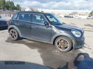 2011 MINI Countryman S z VIN WMWZC3C57BWL80930, wystawiony jako IAAI lot #41633955 z przebiegiem 125 056 mil mil oraz . Historia ofert i sprzedaży dostępna na DreamBid. Obrazek 1.