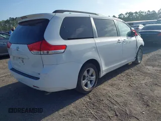 2014 Toyota Sienna LE AAS with VIN 5TDKK3DCXES457492, listed as a IAAI auction lot 41954203 with 226,355 mi miles. Bid and sale history available at carsss.com. Image 4.