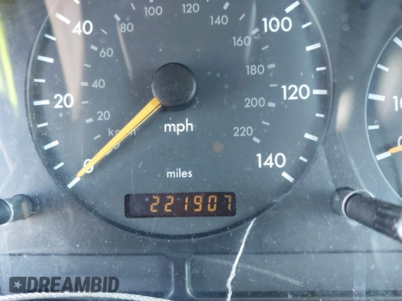 2000 Mercedes-Benz M 320/430/500 z VIN 4JGAB54E5YA172706, wystawiony jako IAAI lot #41652197 z przebiegiem 221 907 mil mil oraz . Historia ofert i sprzedaży dostępna na DreamBid. Obrazek 7.
