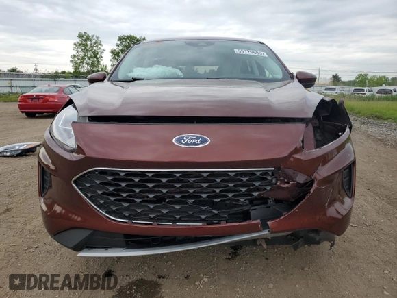 2021 Ford Escape SE z VIN 1FMCU9G6XMUA97492, wystawiony jako Copart lot #59129685 z przebiegiem 27 028 mil mil oraz Szkoda całkowita • Salvage title. Historia ofert i sprzedaży dostępna na DreamBid. Obrazek 5.