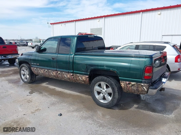 2000 Dodge Ram 1500 with VIN 1B7HC13Y0YJ119724, listed as a IAAI auction lot 41857558 with 173,330 mi miles. Bid and sale history available at carsss.com. Image 3.