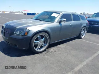 2005 Dodge Magnum SE z VIN 2D4FV48V95H123675, wystawiony jako IAAI lot #42303195 z przebiegiem Nie podano mil oraz . Historia ofert i sprzedaży dostępna na DreamBid. Obrazek 2.