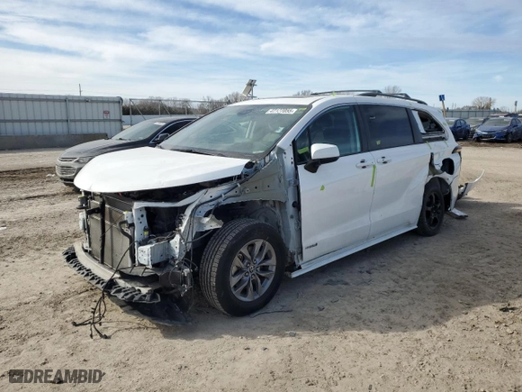 2021 Toyota Sienna LE with VIN 5TDBRKEC5MS063322, listed as a Copart auction lot 47177055 with 3,901 mi miles and Salvage Title. Bid and sale history available at carsss.com. Image 1.