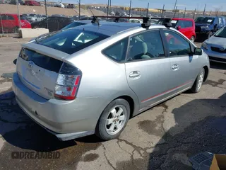 2005 Toyota Prius with VIN JTDKB20U557012368, listed as a IAAI auction lot 42029053 with 204,909 mi miles. Bid and sale history available at carsss.com. Image 4.