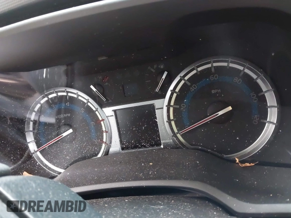 2018 Toyota 4Runner SR5 z VIN JTEBU5JR2J5563719, wystawiony jako IAAI lot #41795840 z przebiegiem Nie podano mil oraz . Historia ofert i sprzedaży dostępna na DreamBid. Obrazek 7.