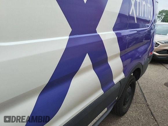 2015 Ford Transit Cargo z VIN 1FTNR1ZM8FKA55185, wystawiony jako IAAI lot #42515954 z przebiegiem 86 918 mil mil oraz . Historia ofert i sprzedaży dostępna na DreamBid. Obrazek 18.
