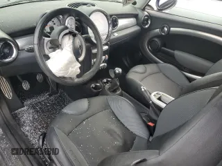2008 MINI Hardtop S z VIN WMWMF73558TT89922, wystawiony jako Copart lot #88080275 z przebiegiem Nie podano mil oraz Szkoda całkowita • Salvage title. Historia ofert i sprzedaży dostępna na DreamBid. Obrazek 8.