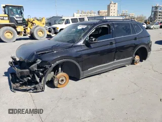 2018 Volkswagen Tiguan SEL with VIN 3VV3B7AX5JM157504, listed as a Copart auction lot 48375505 with 81,742 mi miles and Salvage title. Bid and sale history available at DreamBid. Image 1.