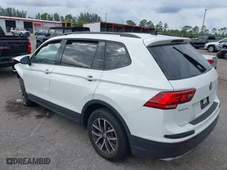 2021 Volkswagen Tiguan S with VIN 3VV1B7AX9MM119690, listed as a IAAI auction lot 41352383 with 27,149 mi miles. Bid and sale history available at carsss.com. Image 3.