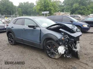 2025 Mazda CX-30 S Carbon Edition z VIN 3MVDMBCM9SM800942, wystawiony jako Copart lot #61013845 z przebiegiem 6 282 mil mil oraz Nie do naprawy • Non repairable. Historia ofert i sprzedaży dostępna na DreamBid. Obrazek 4.