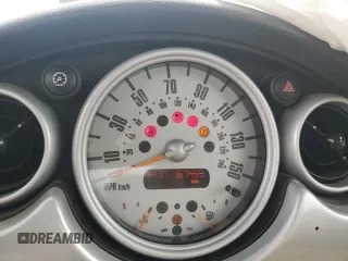 2005 MINI Hardtop z VIN WMWRC33465TC56731, wystawiony jako Copart lot #56404125 z przebiegiem 167 455 mil mil oraz Szkoda całkowita • Salvage title. Historia ofert i sprzedaży dostępna na DreamBid. Obrazek 9.