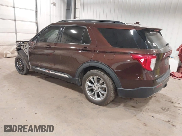 2020 Ford Explorer XLT with VIN 1FMSK8DHXLGA27909, listed as a IAAI auction lot 40822423 with 90,458 mi miles. Bid and sale history available at carsss.com. Image 3.