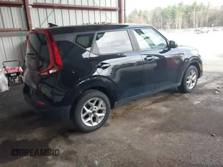 2022 Kia Soul LX with VIN KNDJ23AU1N7162106, listed as a IAAI auction lot 42071090 with 122,831 mi miles and . Bid and sale history available at DreamBid. Image 4.