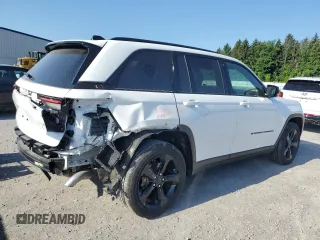2024 Jeep Grand Cherokee Altitude X with VIN 1C4RJHAG2RC233758, listed as a Copart auction lot 61833885 with 4,492 mi miles and Salvage title. Bid and sale history available at DreamBid. Image 3.