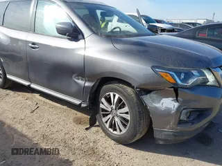 2017 Nissan Pathfinder SV z VIN 5N1DR2MN1HC621133, wystawiony jako IAAI lot #41311239 z przebiegiem 107 851 mil mil oraz . Historia ofert i sprzedaży dostępna na DreamBid. Obrazek 6.