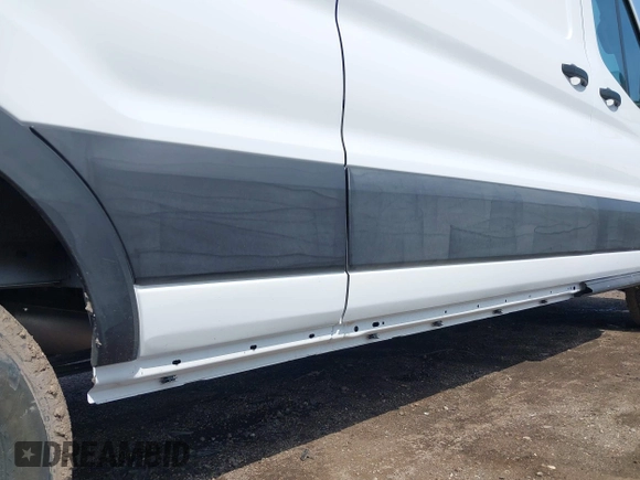2023 Ford Transit Cargo с VIN 1FTBR1X88PKB01513, выставлен на аукционе IAAI как лот 42496329 с пробегом 65 621 миль миль и . История ставок и продаж доступна на DreamBid. Изображение 17.