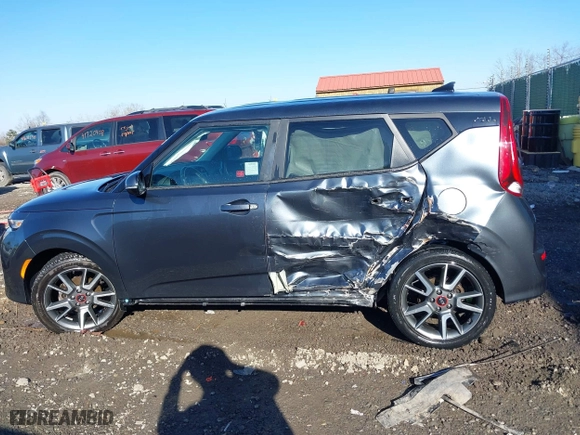 2020 Kia Soul GT-Line with VIN KNDJ63AU0L7054402, listed as a IAAI auction lot 41739639 with 47,775 mi miles. Bid and sale history available at carsss.com. Image 14.