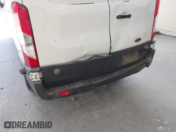 2018 Ford Transit z VIN 1FTYR2CM7JKA26085, wystawiony jako IAAI lot #42323037 z przebiegiem 131 121 mil mil oraz . Historia ofert i sprzedaży dostępna na DreamBid. Obrazek 6.