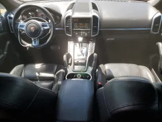 2011 Porsche Cayenne S с VIN WP1AB2A27BLA43020, выставлен на аукционе Copart как лот 55692165 с пробегом 118 676 миль миль и Списание • Salvage title. История ставок и продаж доступна на DreamBid. Изображение 8.