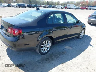 2010 Volkswagen Jetta Sedan Limited with VIN 3VWRZ7AJ5AM158388, listed as a IAAI auction lot 42054349 with 101,272 mi miles. Bid and sale history available at carsss.com. Image 4.