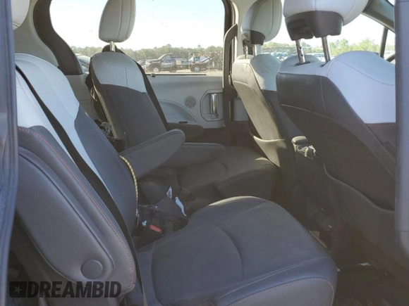2021 Toyota Sienna XSE with VIN 5TDDSKFC4MS003141, listed as a Copart auction lot 86877074 with 95,297 mi miles and Salvage Title. Bid and sale history available at carsss.com. Image 10.