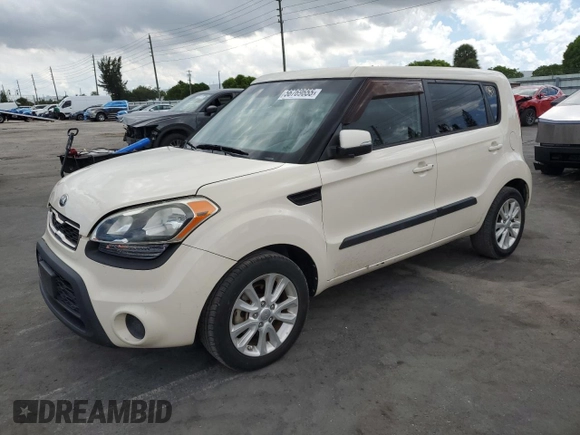 2013 Kia Soul + z VIN KNDJT2A66D7756763, wystawiony jako Copart lot #56769655 z przebiegiem 169 869 mil mil oraz Szkody całkowita. Historia ofert i sprzedaży dostępna na DreamBid. Obrazek 1.