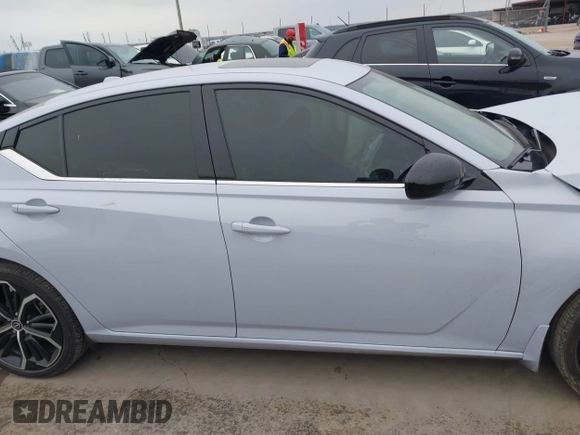 2024 Nissan Altima SR z VIN 1N4BL4CV9RN341899, wystawiony jako IAAI lot #41578146 z przebiegiem 45 595 mil mil oraz . Historia ofert i sprzedaży dostępna na DreamBid. Obrazek 12.