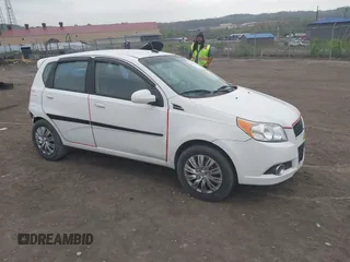 2010 Chevrolet Aveo 2LT z VIN KL1TG6DE6AB117404, wystawiony jako IAAI lot #42112930 z przebiegiem 105 519 mil mil oraz . Historia ofert i sprzedaży dostępna na DreamBid. Obrazek 1.