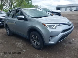 2018 Toyota RAV4 XLE z VIN 2T3WFREV1JW427878, wystawiony jako IAAI lot #42191031 z przebiegiem 97 264 mil mil oraz . Historia ofert i sprzedaży dostępna na DreamBid. Obrazek 1.