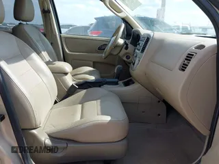 2007 Ford Escape XLT with VIN 1FMYU03127KB33946, listed as a IAAI auction lot 42120231 with 92,233 mi miles. Bid and sale history available at carsss.com. Image 5.