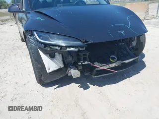 2024 Tesla Model 3 z VIN 5YJ3E1EA6RF747946, wystawiony jako IAAI lot #42042903 z przebiegiem 13 999 mil mil oraz . Historia ofert i sprzedaży dostępna na DreamBid. Obrazek 20.