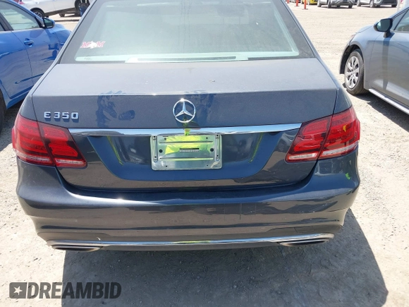 2014 Mercedes-Benz E 350 Sport z VIN WDDHF5KB0EA859397, wystawiony jako IAAI lot #41996300 z przebiegiem 110 196 mil mil oraz . Historia ofert i sprzedaży dostępna na DreamBid. Obrazek 17.